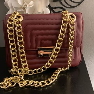 Chain detail purse